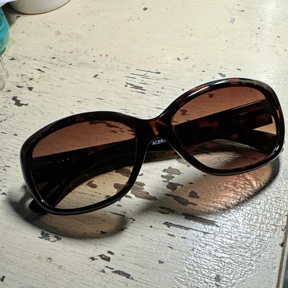 Tortoise Shell Sunglasses - image 3